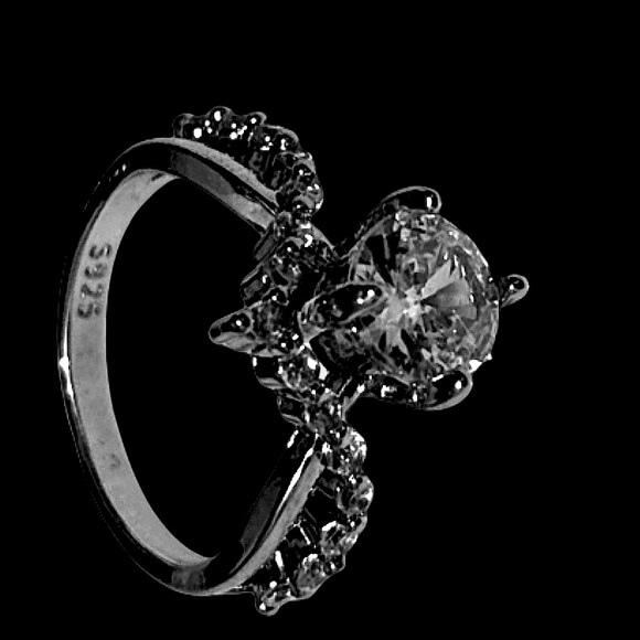 Round Brilliant Engagement Ring S925 - Picture 6 of 8